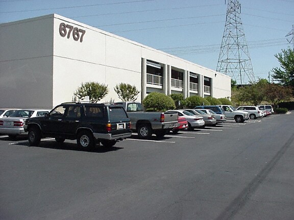 6690 Jones Mill Ct, Norcross, GA à louer - Photo principale - Image 2 de 6