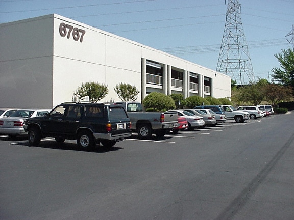 6690 Jones Mill Ct, Norcross, GA for lease - Primary Photo - Image 2 of 6