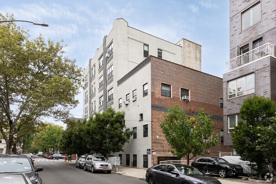 350 Manhattan Ave, Brooklyn, NY à vendre - Photo du bâtiment - Image 3 de 10