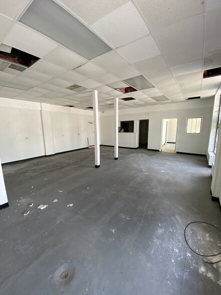 4303 S Lancaster Rd, Dallas, TX for lease - Interior Photo - Image 3 of 15