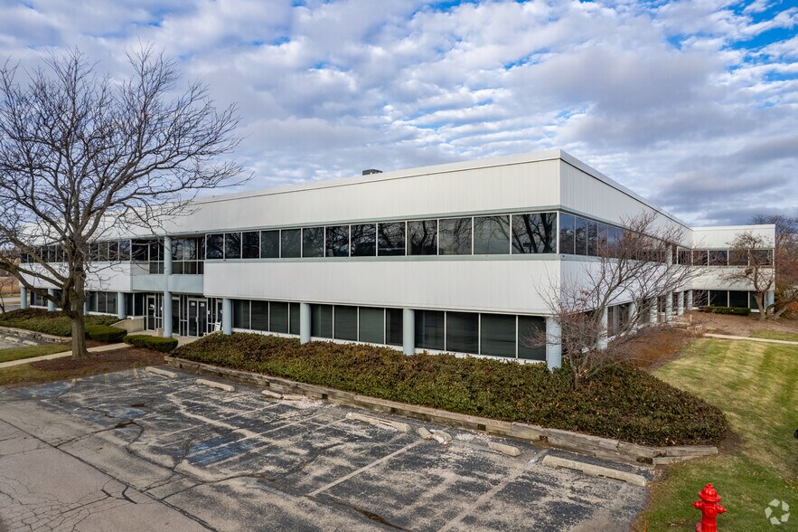 2155 Stonington Ave, Hoffman Estates, IL à louer - Photo du bâtiment - Image 2 de 5