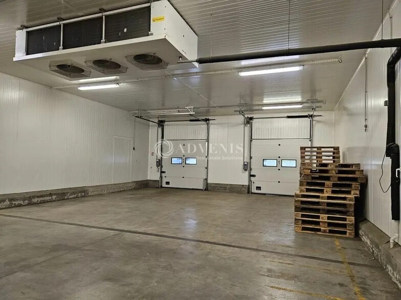 Industriel dans SAINT-OUEN-L'AUMONE à louer - Photo intérieure - Image 3 de 5