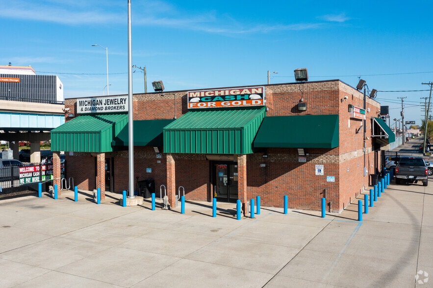 15511 W 8 Mile Rd, Detroit, MI for sale - Building Photo - Image 2 of 5
