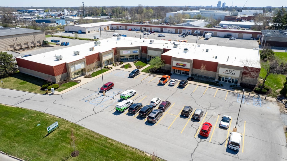 417-445 Fernhill Ave, Fort Wayne, IN for lease - Building Photo - Image 1 of 4