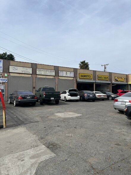 10837 S Vermont Ave, Los Angeles, CA for lease - Building Photo - Image 2 of 25