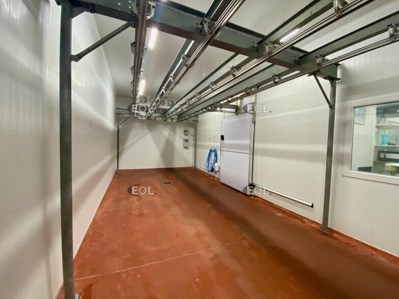 Industrial in Marseille for sale - Interior Photo - Image 2 of 7