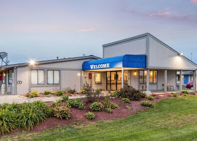 6880 Sunset Strip Ave NW, Canton, OH à vendre - Photo du bâtiment - Image 2 de 15