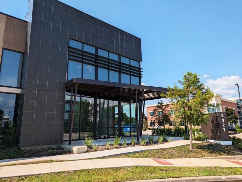 6927 Brisbane Ct, Sugar Land, TX à louer - Photo du bâtiment - Image 2 de 12