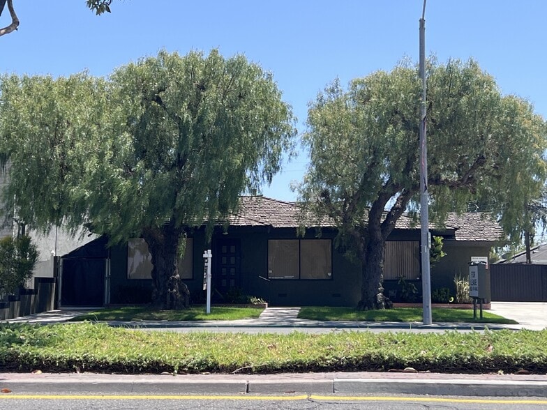 4652 Katella Ave, Los Alamitos, CA à louer - Photo du bâtiment - Image 2 de 26