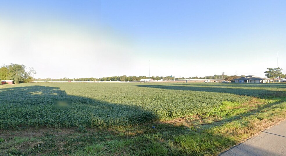 1100 N Bluff Rd, Greenwood, IN à vendre - Photo du bâtiment - Image 1 de 7