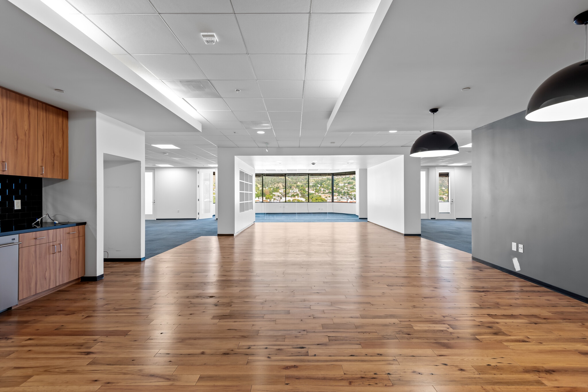 333 N Glenoaks Blvd, Burbank, CA à louer Photo intérieure- Image 1 de 4