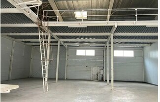 Plus de détails pour Gémenos, Gémenos - Industriel à louer