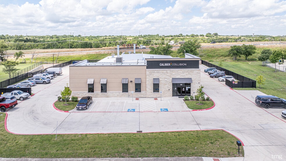 202 Mustang Cv, Taylor, TX à vendre - Photo du bâtiment - Image 2 de 8