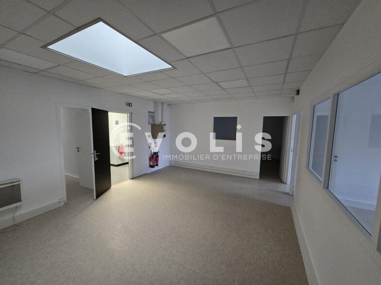 Office in Brétigny-sur-Orge for lease - Interior Photo - Image 2 of 7