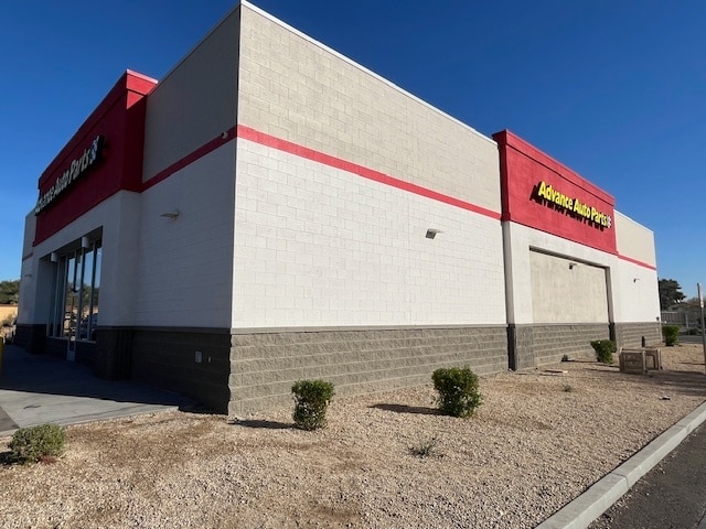 5051 N 83rd Ave, Glendale, AZ à louer - Photo du bâtiment - Image 2 de 6