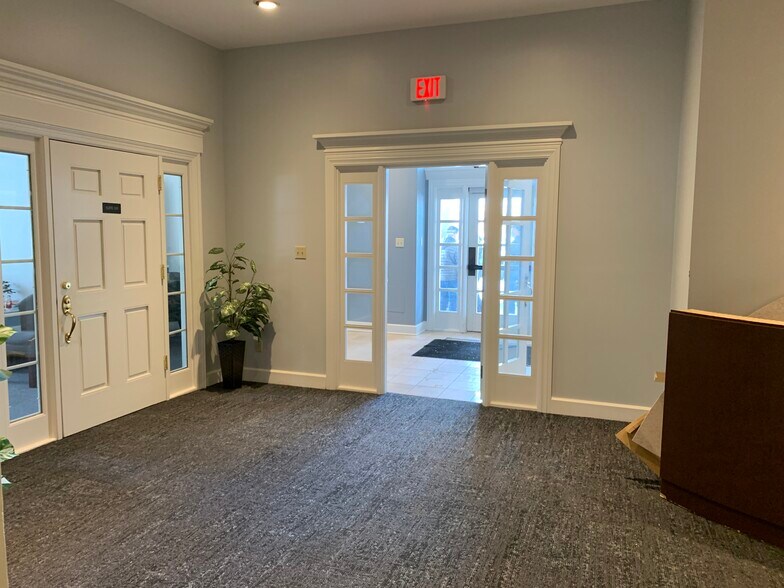 601 Lake Ave, Racine, WI à vendre - Photo intérieure - Image 2 de 13