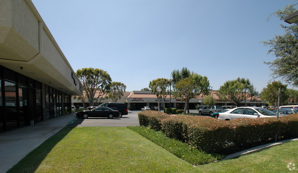 3200-3208 Los Angeles Ave, Simi Valley, CA for lease - Building Photo - Image 3 of 8