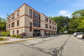 481 Gold Star Hwy, Groton, CT for lease Interior Photo- Image 1 of 14