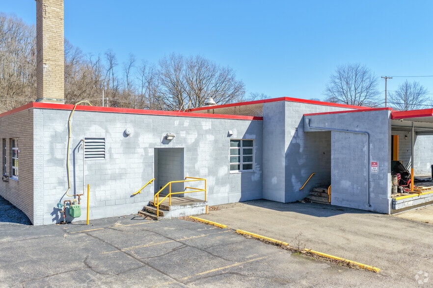 520 E Bruceton Rd, Pittsburgh, PA for lease - Building Photo - Image 2 of 9