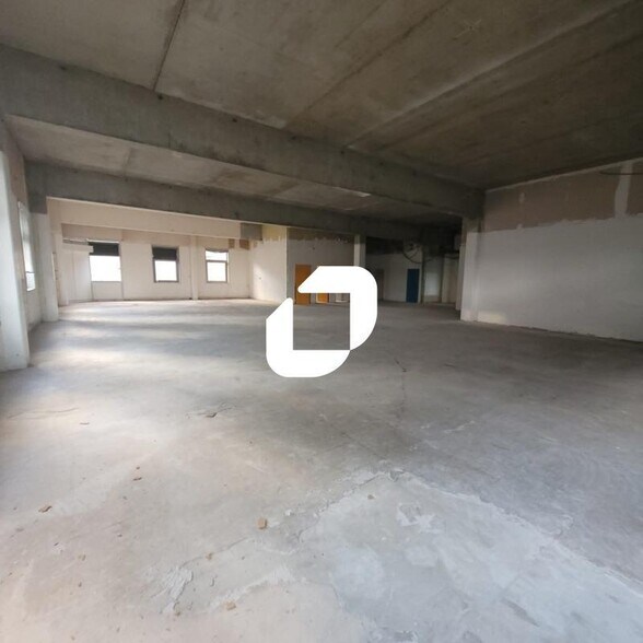 Flex dans Saint-Cloud à louer - Photo du bâtiment - Image 2 de 22