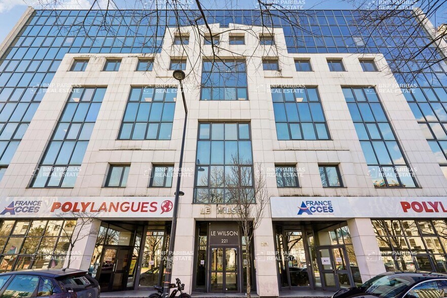 Office in Saint-Denis for sale - Building Photo - Image 1 of 14