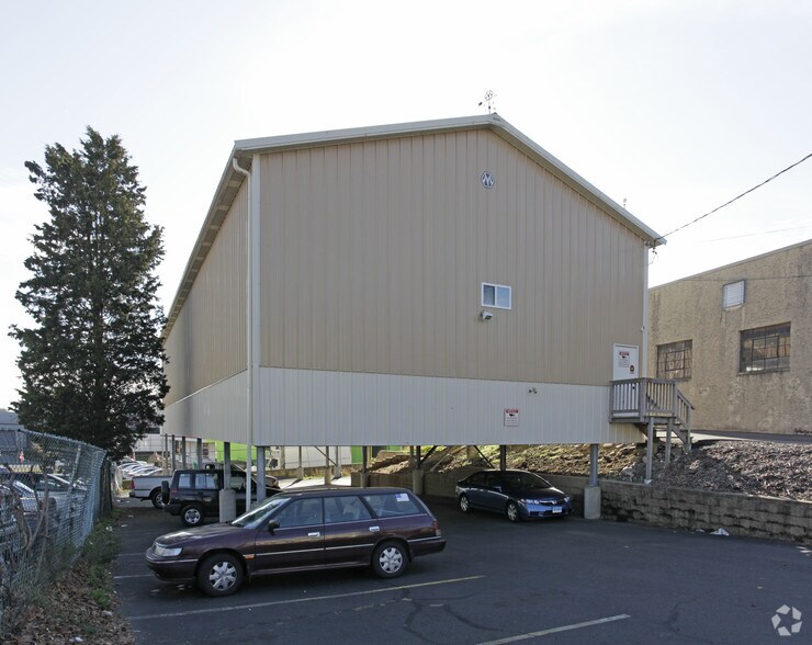 143 W Cedar St, Norwalk, CT à vendre - Photo du bâtiment - Image 2 de 2