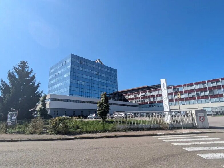 Office in Besançon for lease - Building Photo - Image 1 of 5