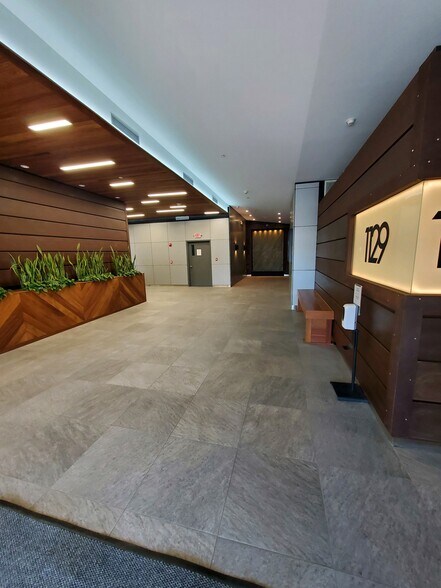 1129 Northern Blvd, Manhasset, NY for lease - Interior Photo - Image 2 of 7