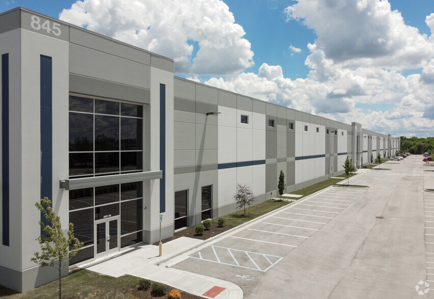 845 Airtech Pky, Plainfield, IN for lease - Primary Photo - Image 1 of 2