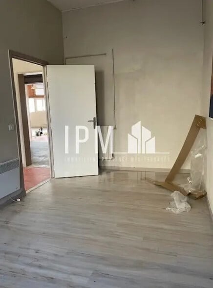 Office in Marseille for lease - Interior Photo - Image 3 of 5