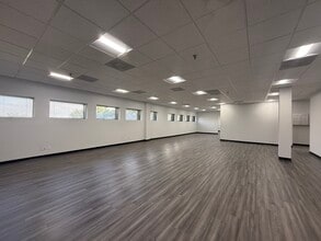 1170-1180 109th St, Grand Prairie, TX for lease Building Photo- Image 1 of 8