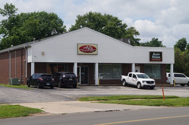 Plus de détails pour 2150 N Waterford Dr, Florissant, MO - Commerce de détail à vendre