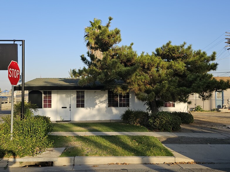 229 Truxtun Ave, Bakersfield, CA for sale - Building Photo - Image 1 of 1