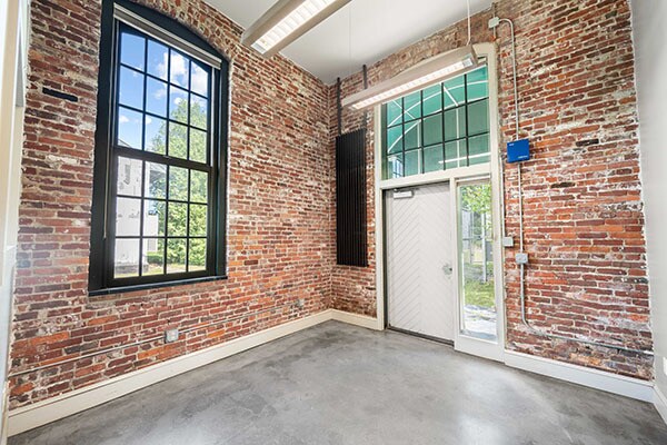 81 Freight Yard Way, Northfield, VT à vendre - Photo du bâtiment - Image 2 de 12