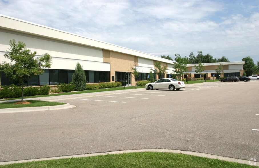 3285 Northwood Cir, Eagan, MN à vendre - Photo du bâtiment - Image 3 de 7