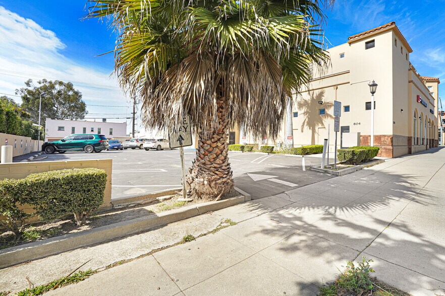 728-734 Montana Ave, Santa Monica, CA à vendre - Photo du bâtiment - Image 3 de 11