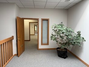 28085 N Ashley Cir, Libertyville, IL for lease Building Photo- Image 1 of 19