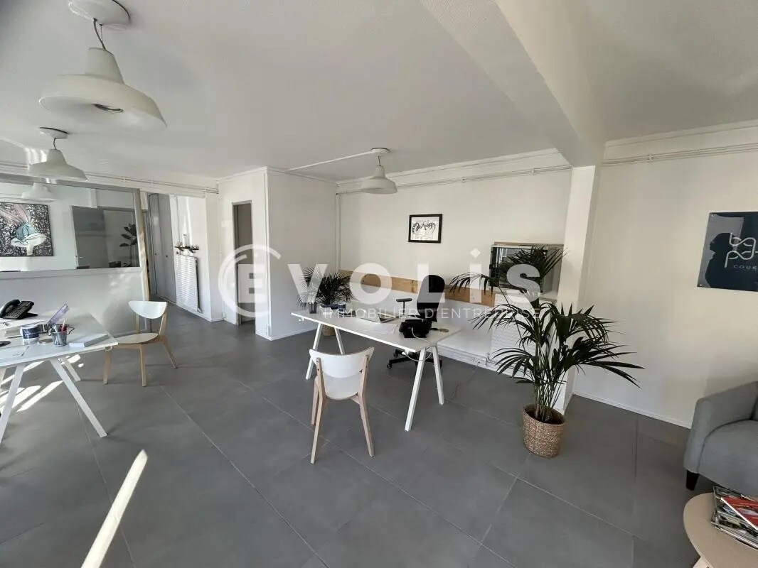 Office in Bordeaux for sale Interior Photo- Image 1 of 3