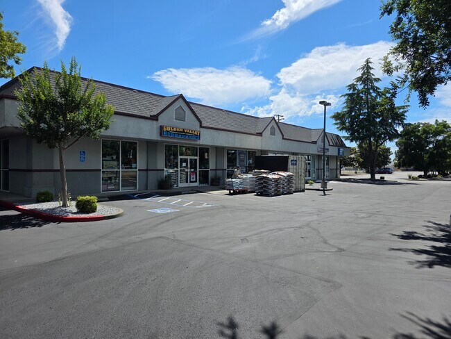 Plus de détails pour 870 W Onstott Frontage Rd, Yuba City, CA - Commerce de détail à vendre