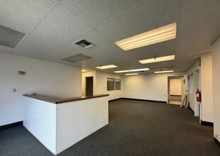 5455 E La Palma Ave, Anaheim, CA à louer Photo du bâtiment- Image 2 de 11