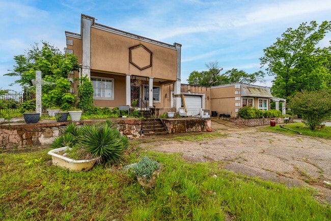 Plus de détails pour 110 W Valentine St, Tyler, TX - Commerce de détail aux enchères