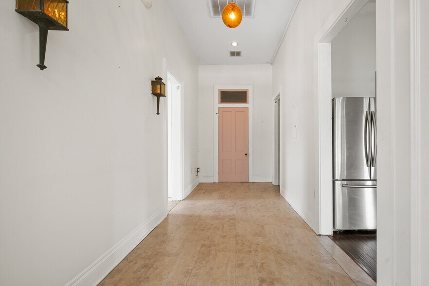 1012 N Flores St, San Antonio, TX à louer - Photo du bâtiment - Image 2 de 20