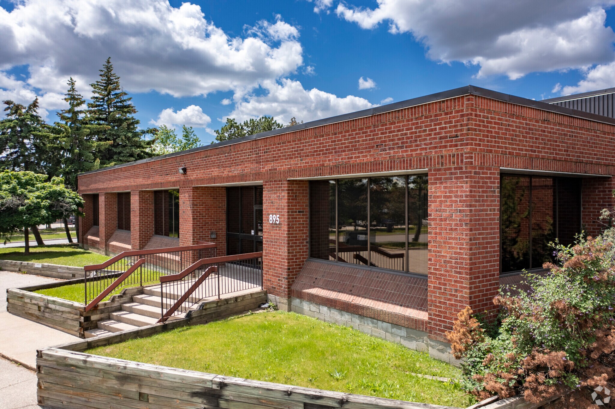 895 Meyerside Dr, Mississauga, ON for sale Primary Photo- Image 1 of 1