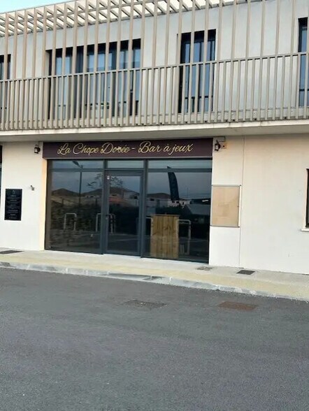 Commerce de détail dans Lançon-Provence à louer - Photo du bâtiment - Image 1 de 9
