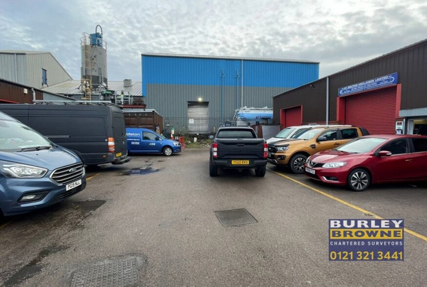 Lichfield Rd, Brownhills à louer - Photo du bâtiment - Image 2 de 2