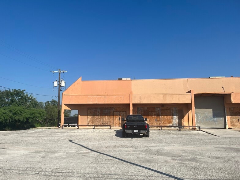 3911-3929 E IH-10, San Antonio, TX for sale - Building Photo - Image 3 of 26