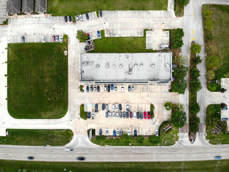 11411 N Sam Houston Pky E, Humble, TX à louer - Photo du bâtiment - Image 3 de 8