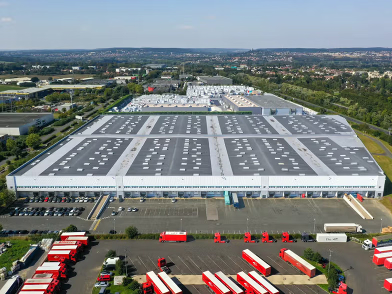 19 Avenue Condorcet, Saint-Michel-sur-Orge for lease - Primary Photo - Image 1 of 5