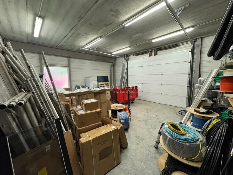 Flex in Champs-sur-Marne for lease - Interior Photo - Image 1 of 9