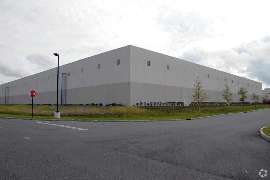 1 Montgomery Way, Robbinsville, NJ for lease - Building Photo - Image 2 of 4